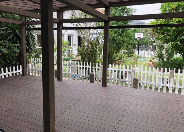 Hiên sân vườn và chòi nghỉ pergola lát sàn gỗ nhựa ngoài trời Tecwood