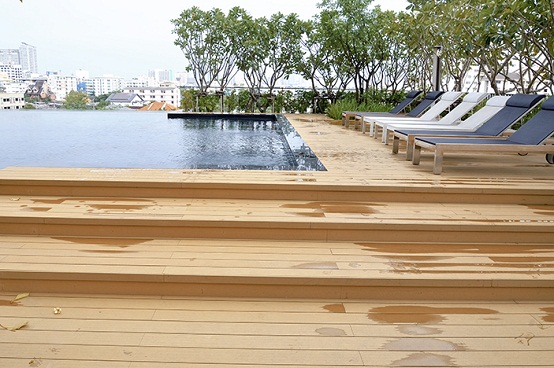 sàn gỗ ngoài trời chống trơn trượt