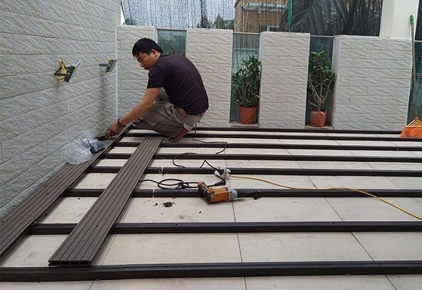 Thi công sàn gỗ ngoài trời trên thanh đà gỗ nhựa