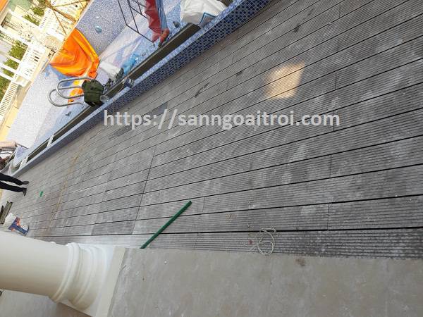 sàn gỗ bể bơi ngoài trời