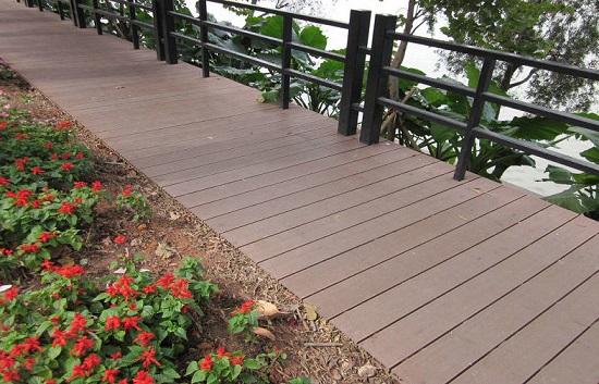 sàn gỗ nhựa lát sân vườn