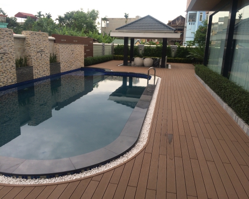 sàn gỗ ngoài trời bể bơi giá rẻ