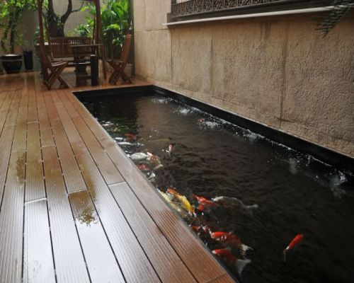 sàn gỗ ngoài trời bể bơi