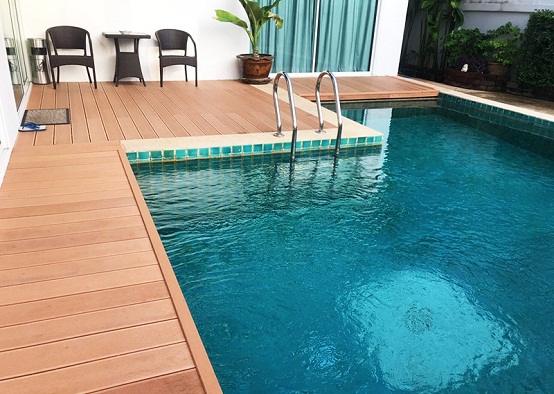 ván gỗ nhựa lát sàn bể bơi